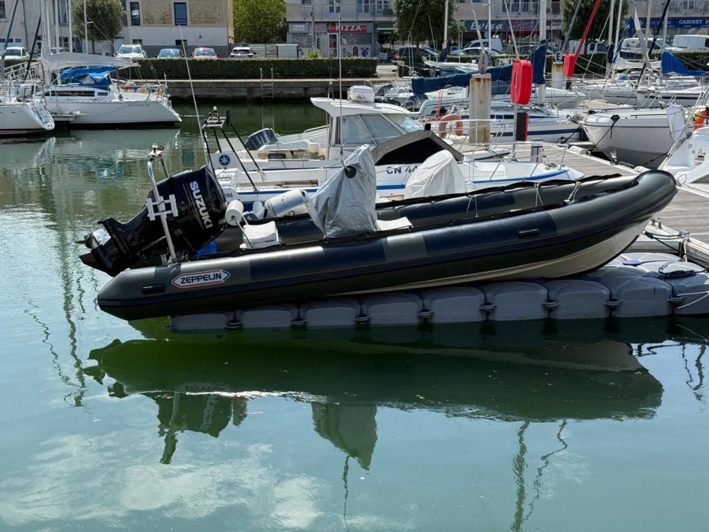 FLOATING BOAT LIFT
