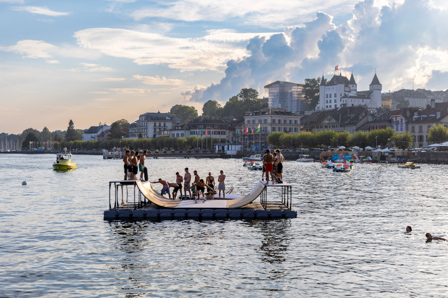 FLOATING PONTOON