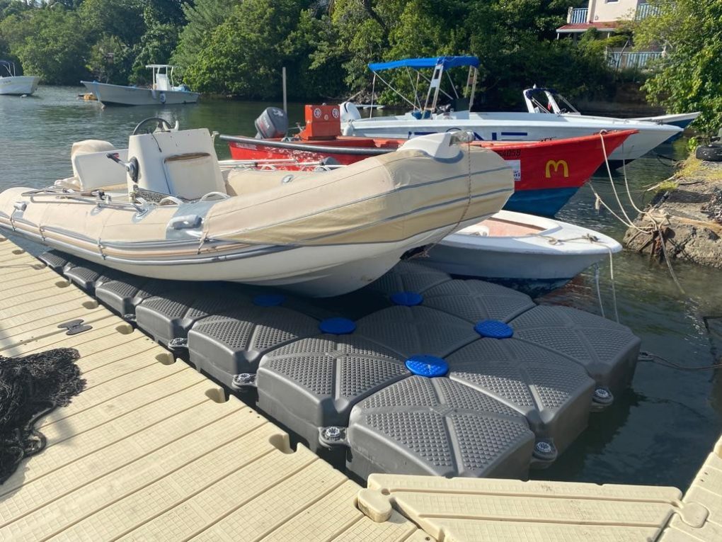 FLOATING BOAT LIFT