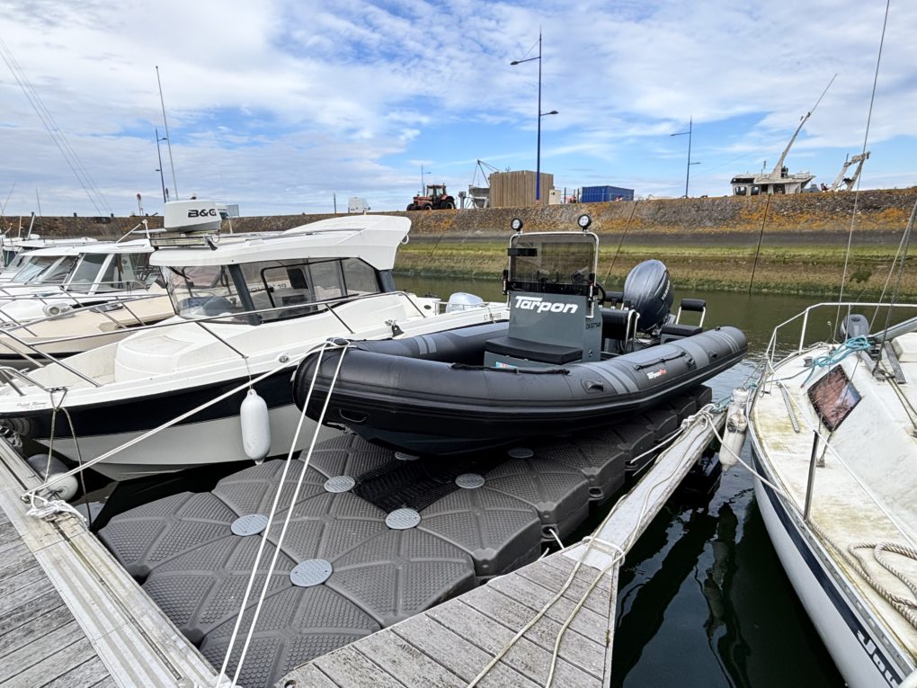 FLOATING BOAT LIFT