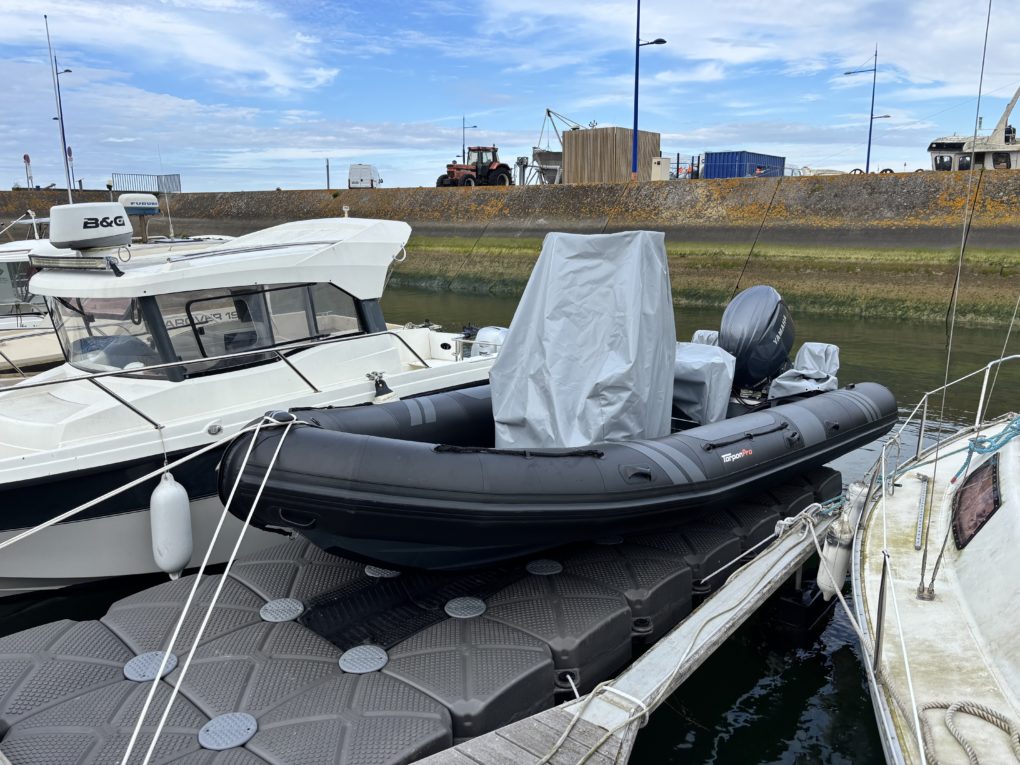 FLOATING BOAT LIFT