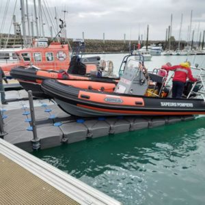 FLOATING BOAT LIFT