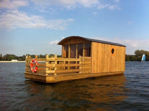 CABANE FLOTTANTE