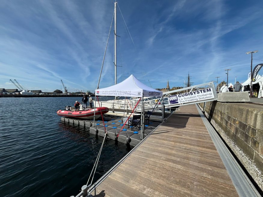dock flottant CUBISYSTEM stand sur l’eau salon nautique Saint-Malo